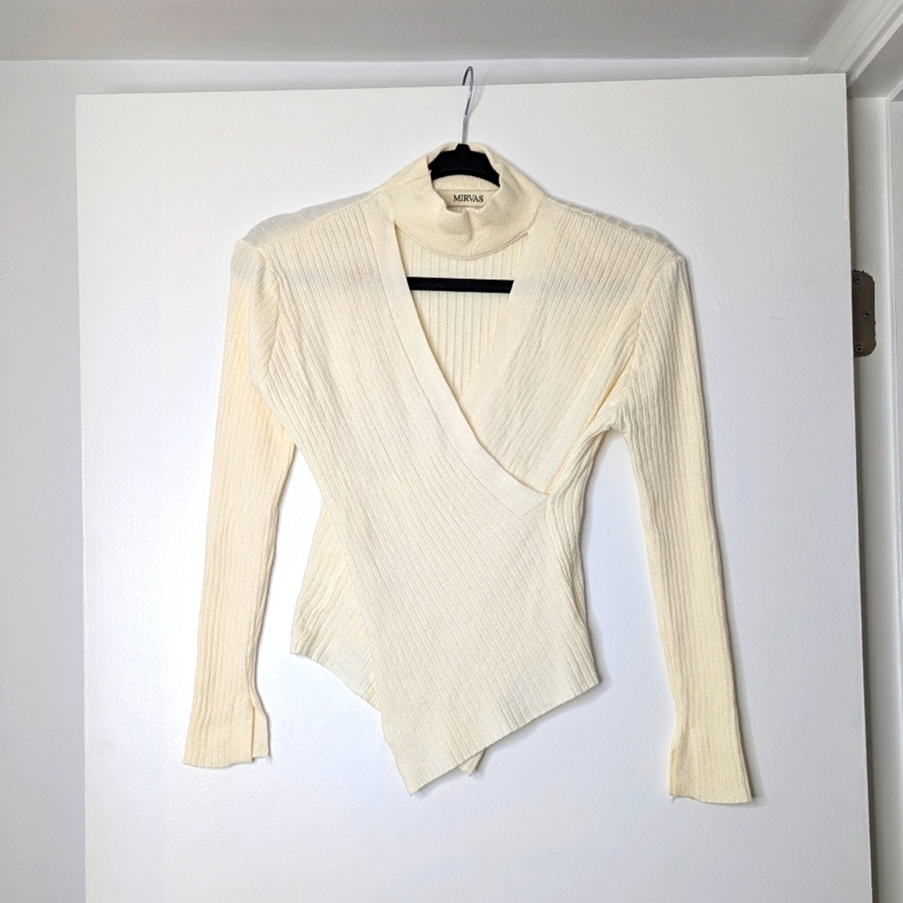 NWOT Mirvas Ribbed Keyhole Long Sleeve Top